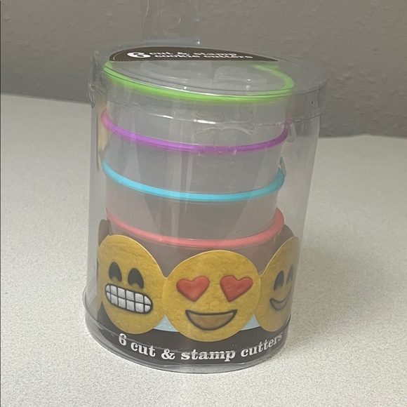 Emoji Cookie Cutters Set - Multicolor - Picture 5 of 5